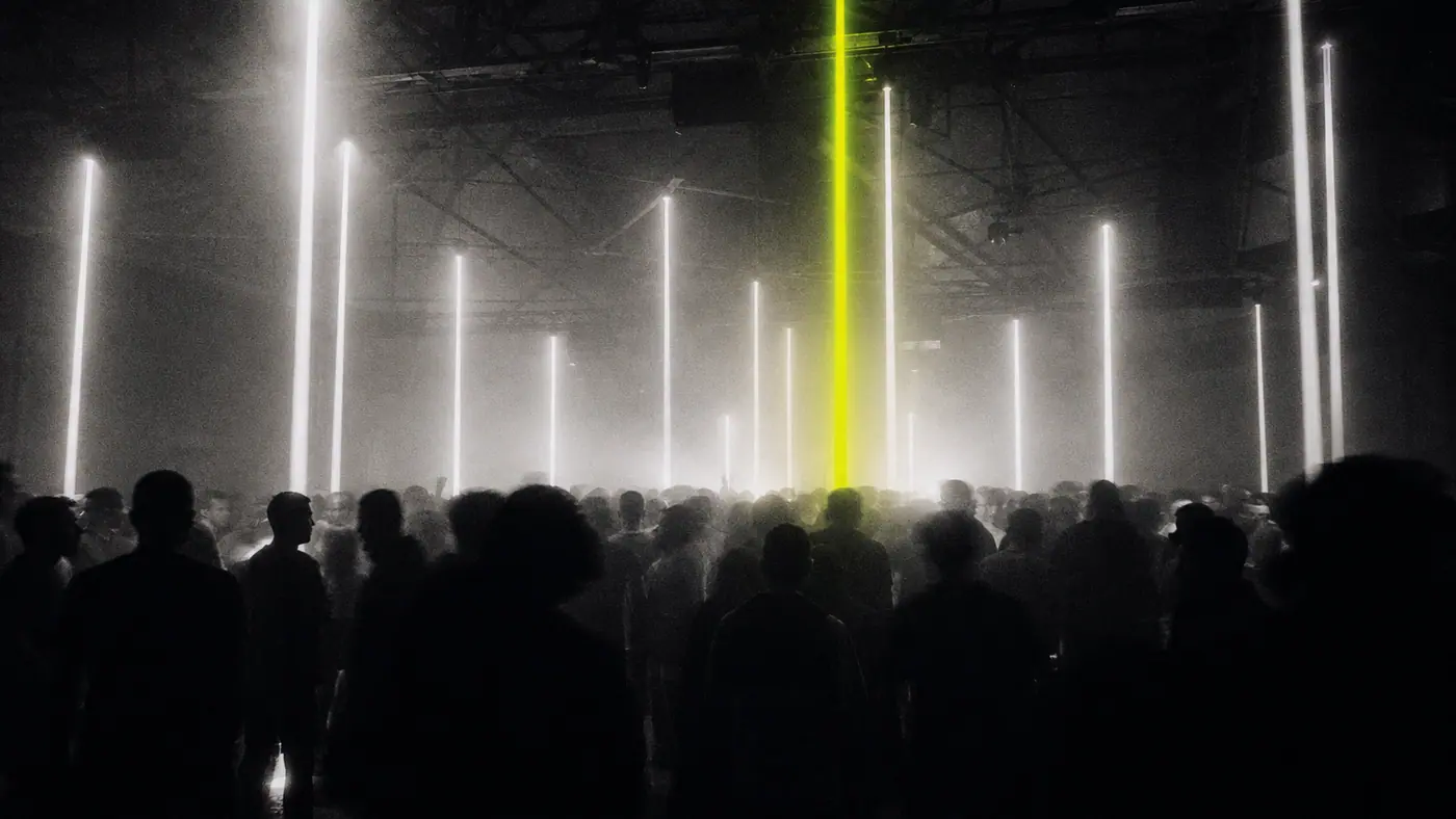 Haces de luz sobre el público